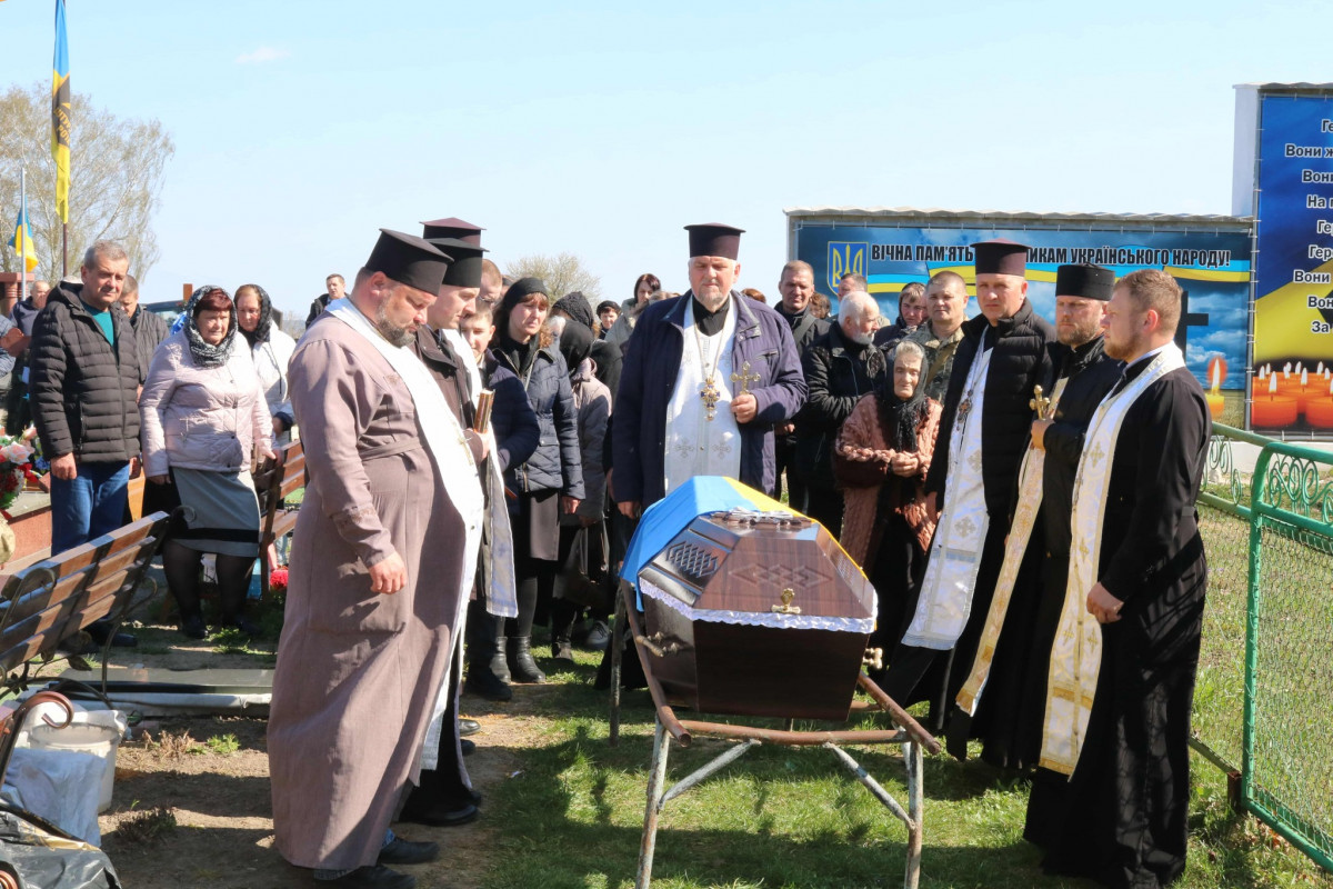Життя присвятив порятунку інших: на Волині провели в останню дорогу воїна Олександра Батуру