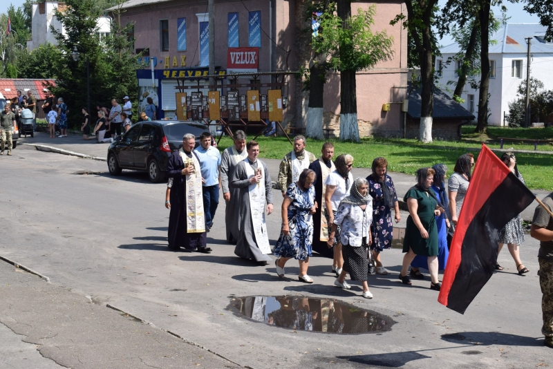 Люблячий чоловік, тато і вірний товариш: на Волині попрощалися з Героєм Сергієм Мельничуком