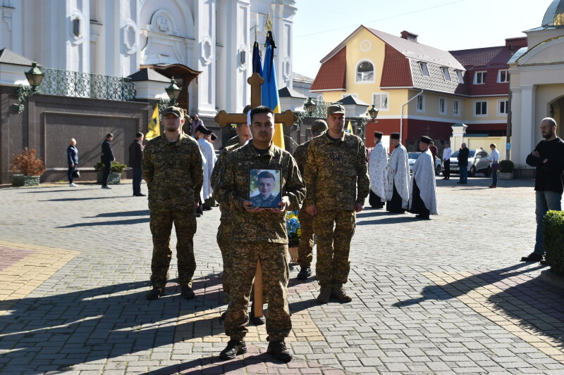 Назавжди 22 роки: у Луцьку попрощалися з юним Героєм Назарієм Дунаєм