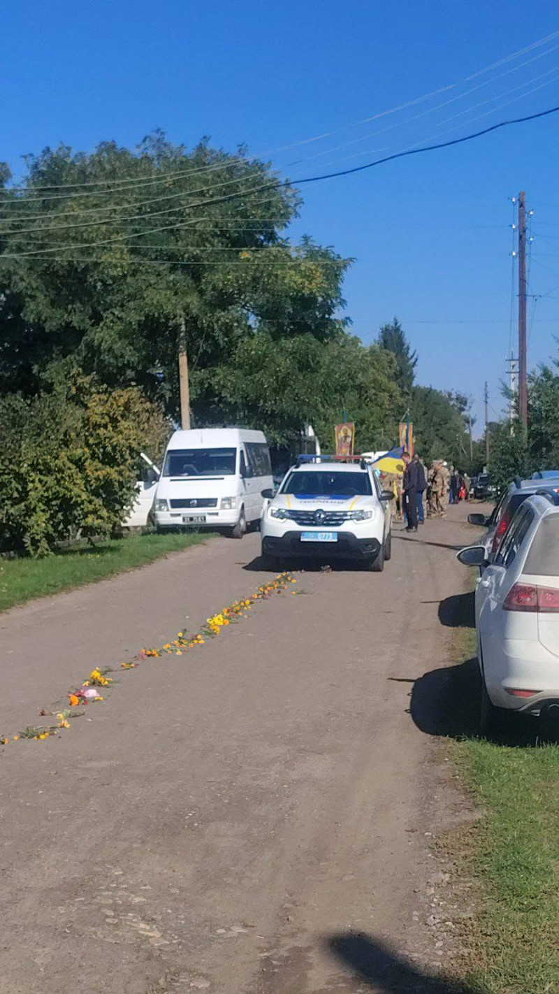 Йому назавжди 29: на Волині провели в останню путь Героя Дмитра Різника