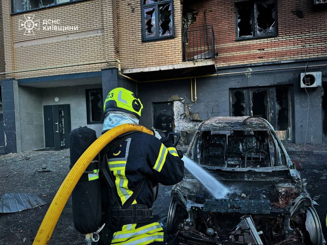Вночі РФ завдала масованого комбінованого удару по Києву - є жертви, сильні пожежі та руйнування