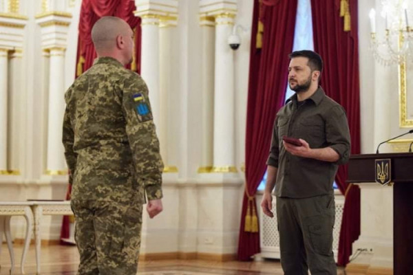 Президент нагородив командира волинської бригади відзнакою «Хрест бойових заслуг»