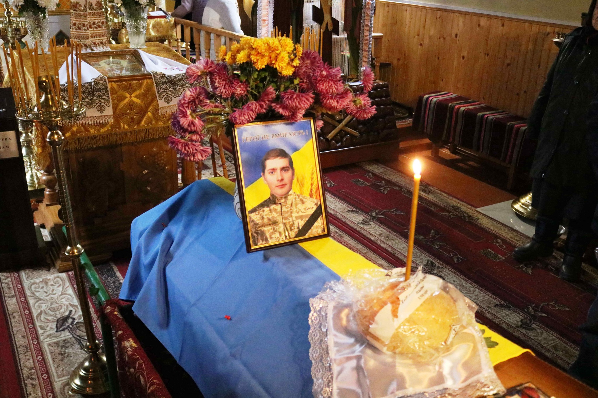 Понад рік вважався безвісти зниклим: у Луцькому районі поховали Героя Василя Цвілюка