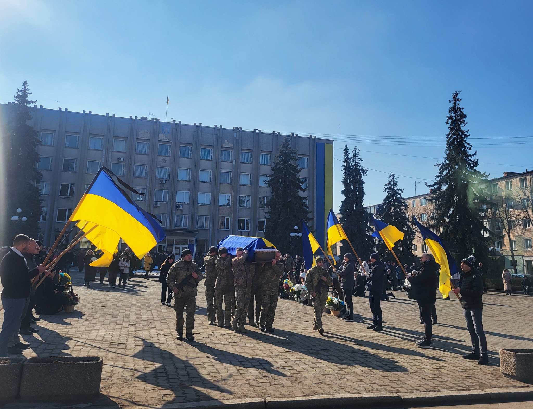 Приклад справжнього чоловіка, тата, наставника, вихователя: на Волині попрощалися з Героєм Миколою Боршуляком