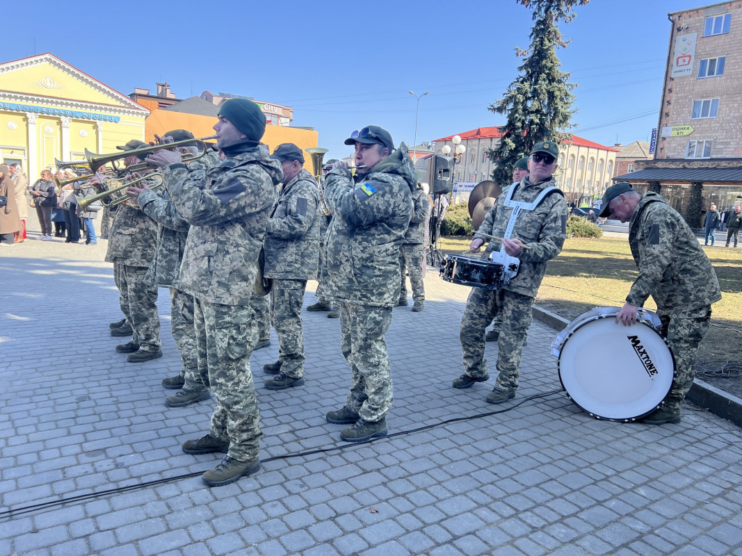 Другий день поспіль громада у жалобі: на Волині провели у вічність Героя Миколу Сахарчука