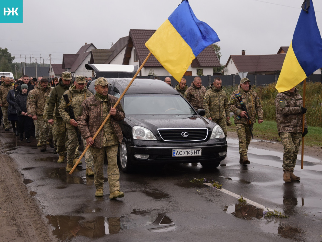 Повернувся «на щиті» після довгих місяців очікування: на Волині в останню дорогу провели Героя Володимира Губарика