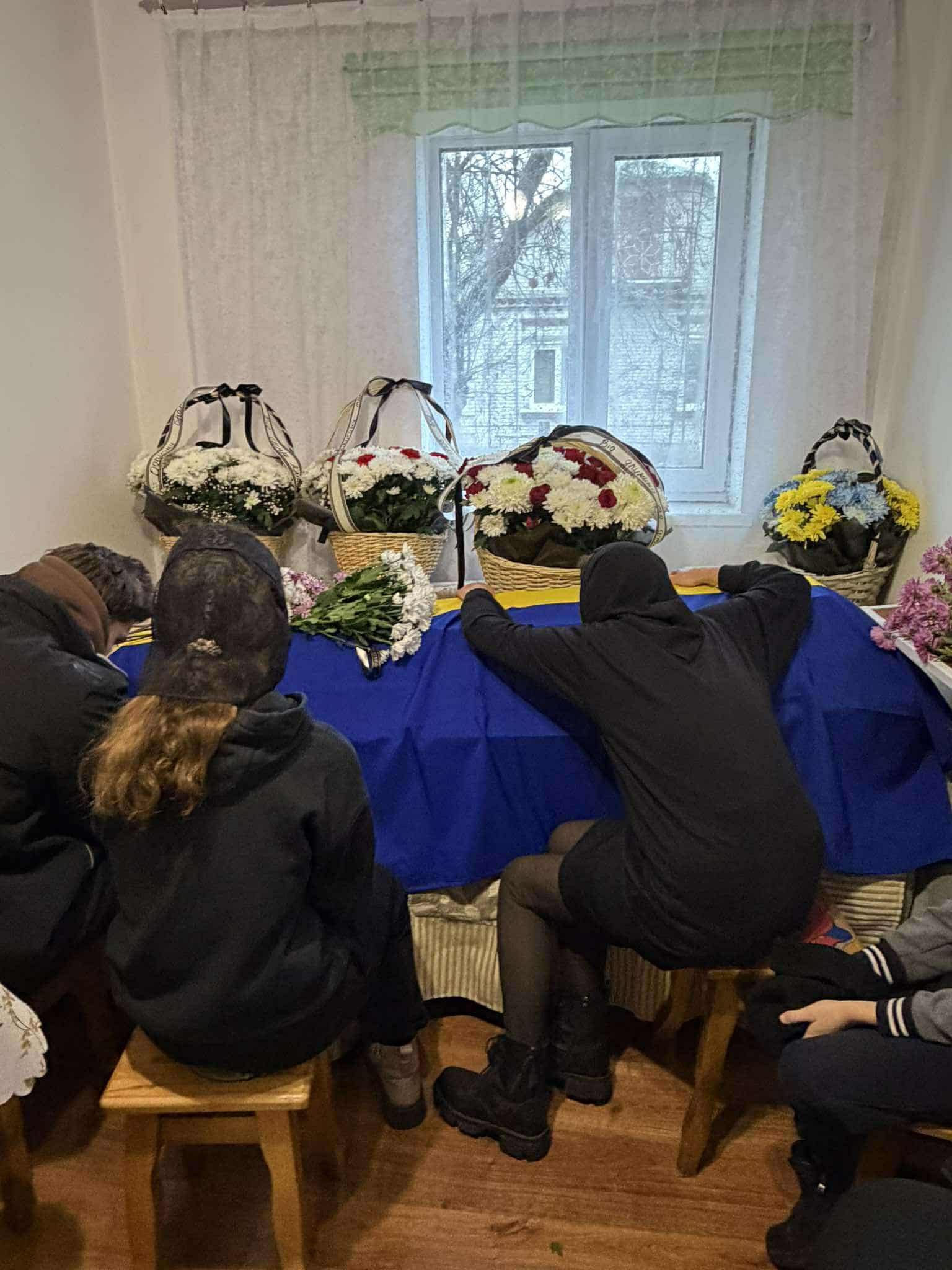 Для синів і донечок був татом, другом і порадником: на Волині в останню земну дорогу провели Героя Руслана Харчика