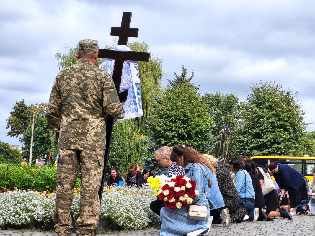 Понад рік вважався зниклим безвісти: на Волині провели в останню дорогу Героя Василя Тарасюка