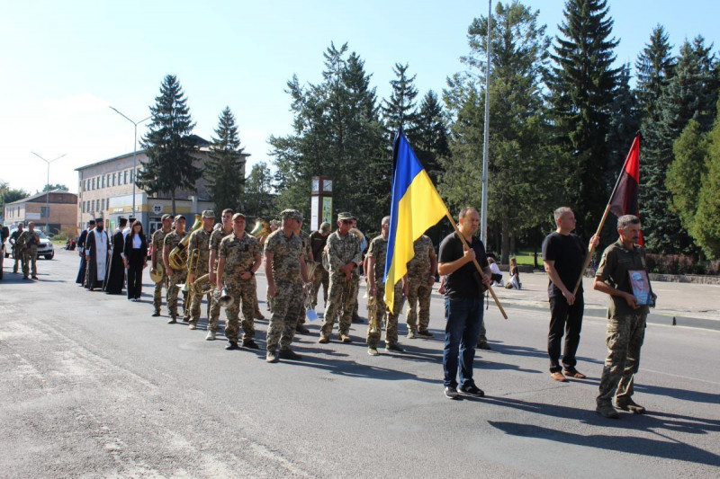 На Волині попрощалися з загиблим Героєм Вячеславом Лукашем