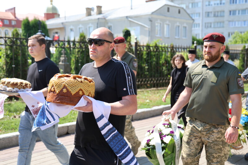 Загинули понад рік тому у Курській області: у Луцьку відбулося прощання з Героями Леонідом Матвійчуком та Олександром Єдинаком