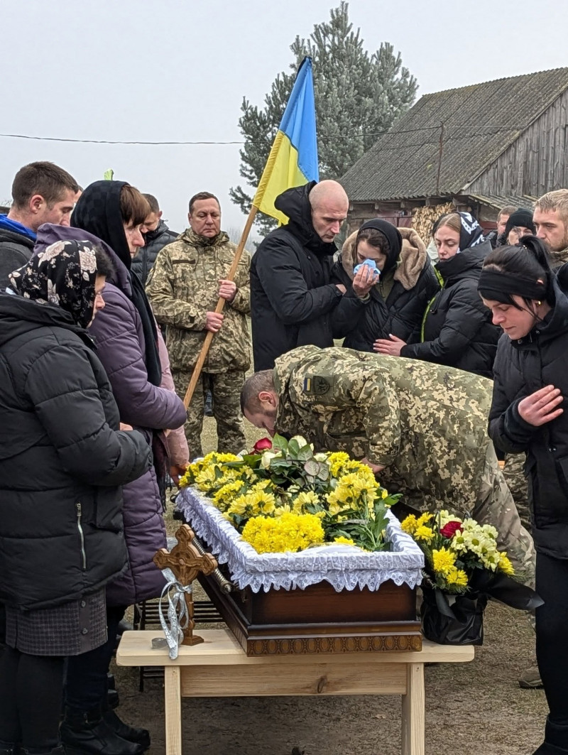 Завжди був готовий допомогти: на Волині провели в останню дорогу загиблого воїна Івана Оніщука