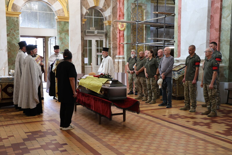 Загинув понад рік тому: у Луцьку в останню дорогу провели Героя Володимира Клименка