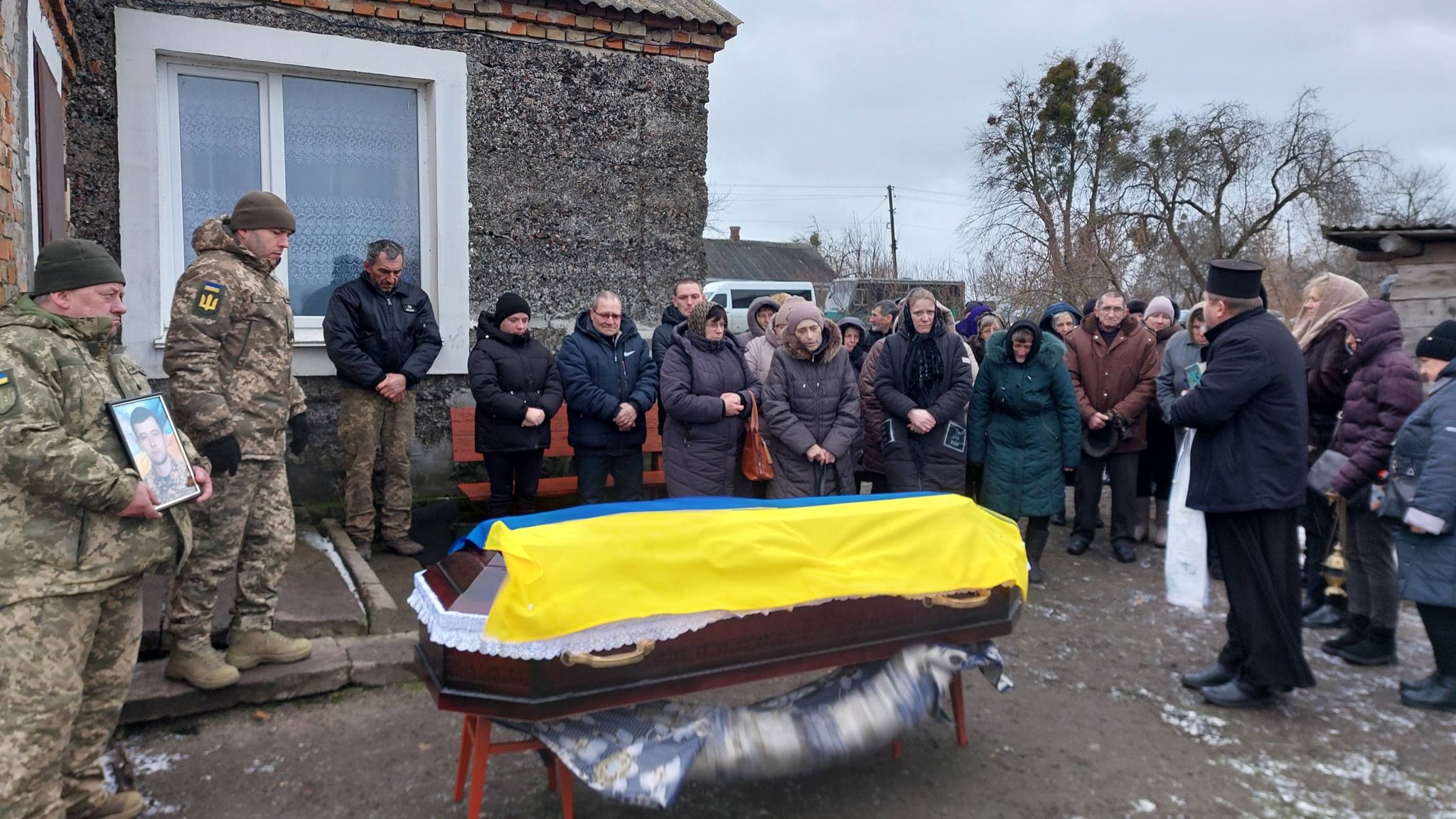 Більше року вважався зниклим безвісти: на Волині попрощалися з Героєм, якому навіки 42