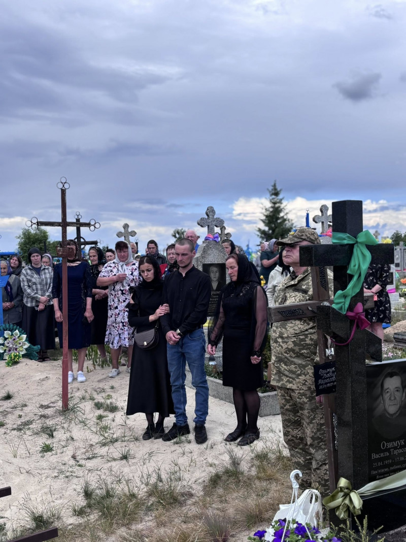 Майже два роки вважався зниклим безвісти: на Волині в останню земну дорогу провели Героя Михайла Ковальчука. Фото