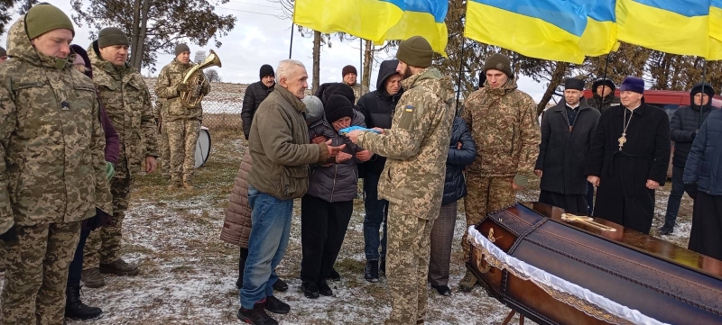 Війна забрала у батьків – сина, у донечки – батька: на Волині попрощалися із 34-річним Героєм Сергієм Буйницьким