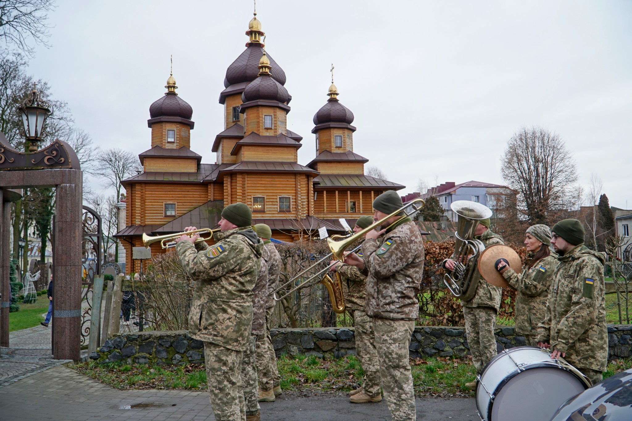 Понад рік вважався зниклим безвісти: на Волині попрощалися із захисником Романом Літвінчуком