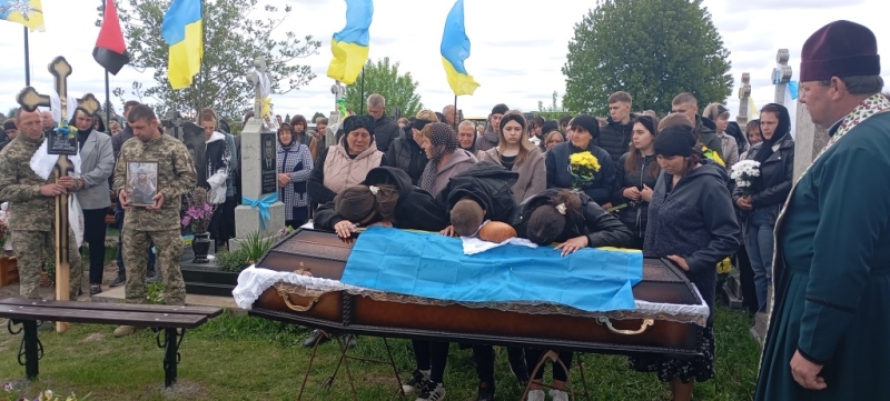«Мужньо захищав від ворога свою країну»: на Волині в останню дорогу провели військовослужбовця Миколу Марчука