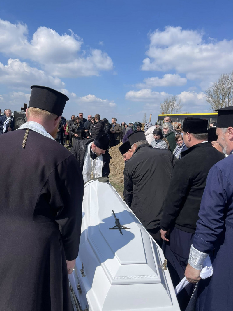 На Волині провели в останню путь священника Володимира Лапінського