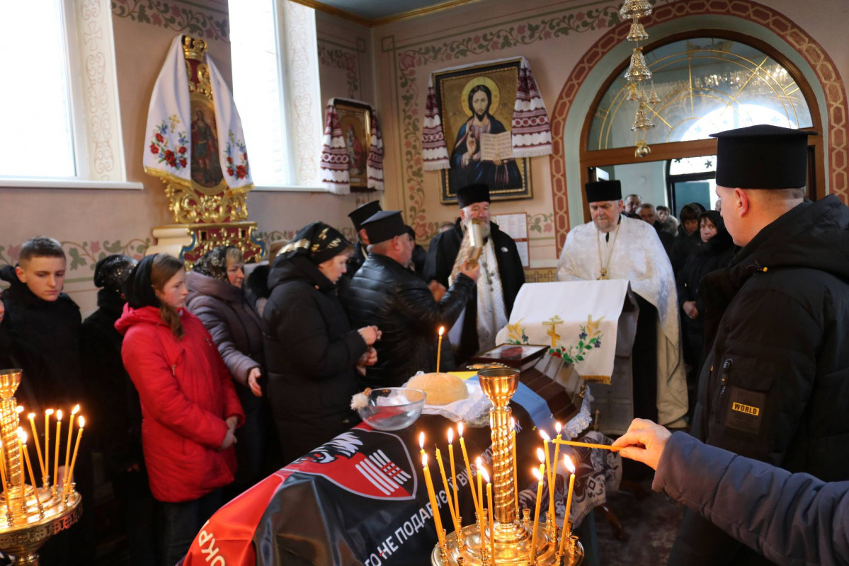 Жалоба у світле свято Різдва Христового: на Волині поховали Героя Валерія Тутиніна