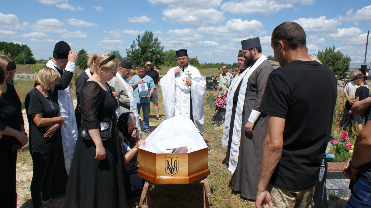 «За його голову окупанти обіцяли винагороду»: на Волині попрощалися з легендарним розвідником Віктором Зенцом