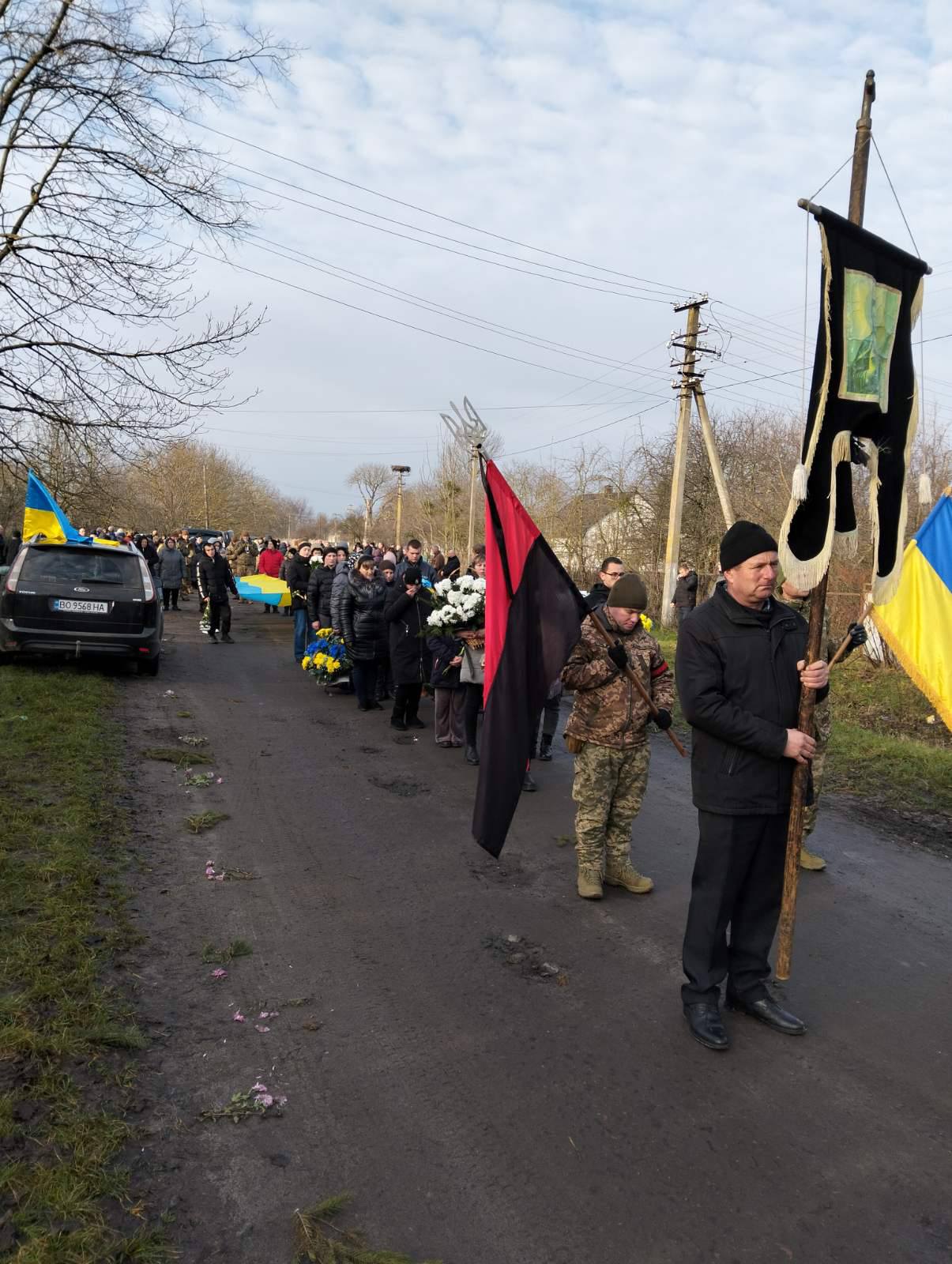 На Волині в останню дорогу провели військового Адріана Крупка. Фото