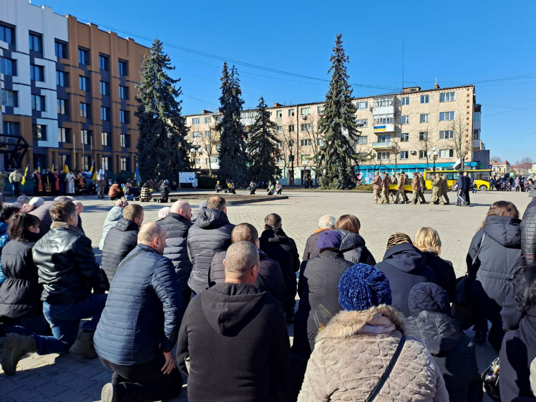 Мав приїхати у відпустку, а повернувся навіки «на щиті»: на Волині попрощалися з Героєм Олександром Маслом