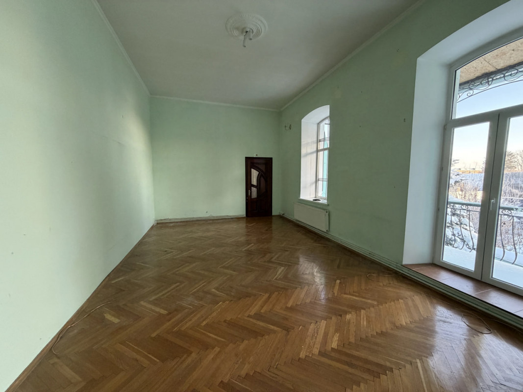 Порожні зали, сміття і зірване майно: що залишила УПЦ МП в Успенському соборі у Володимирі. Фото