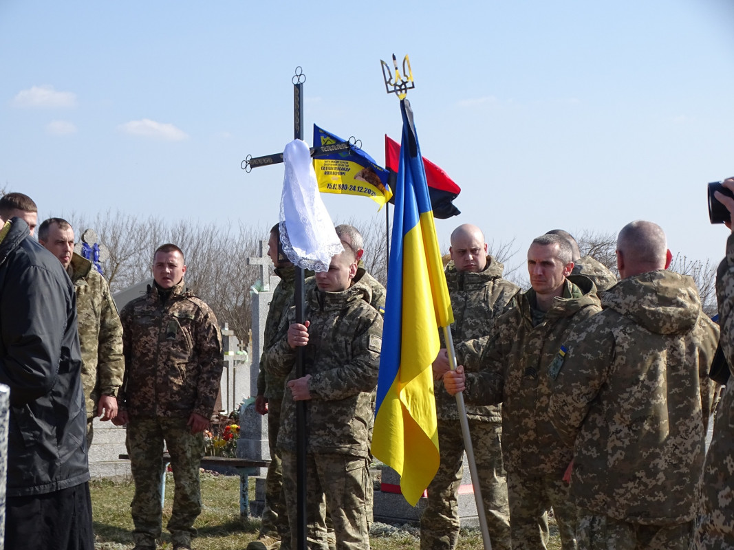 На Волині провели в останню путь Героя Василя Кравчука, який загинув два роки тому
