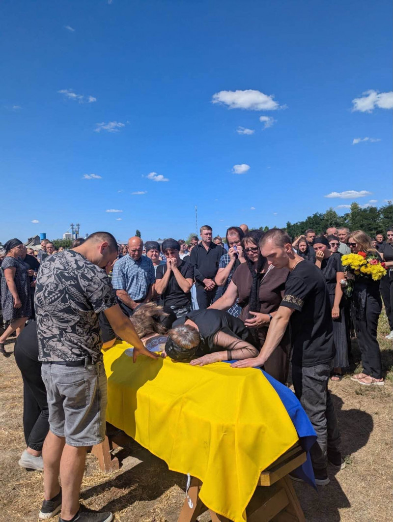 Півторарічний син більше не обійме батька: на Волині попрощалися з 30-річним воїном Віталієм Ксьондзиком