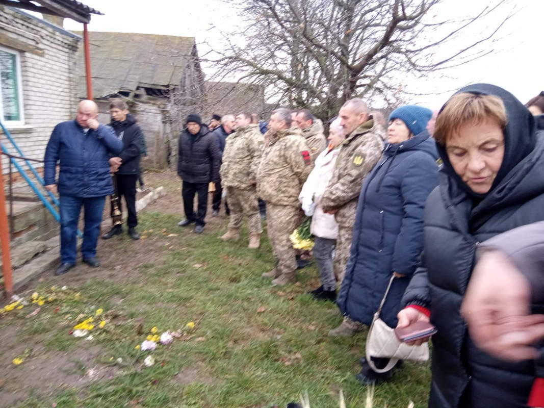 Лише через десять днів побратими змогли забрати його тіло з поля бою: на Волині поховали Героя Михайла Вацика