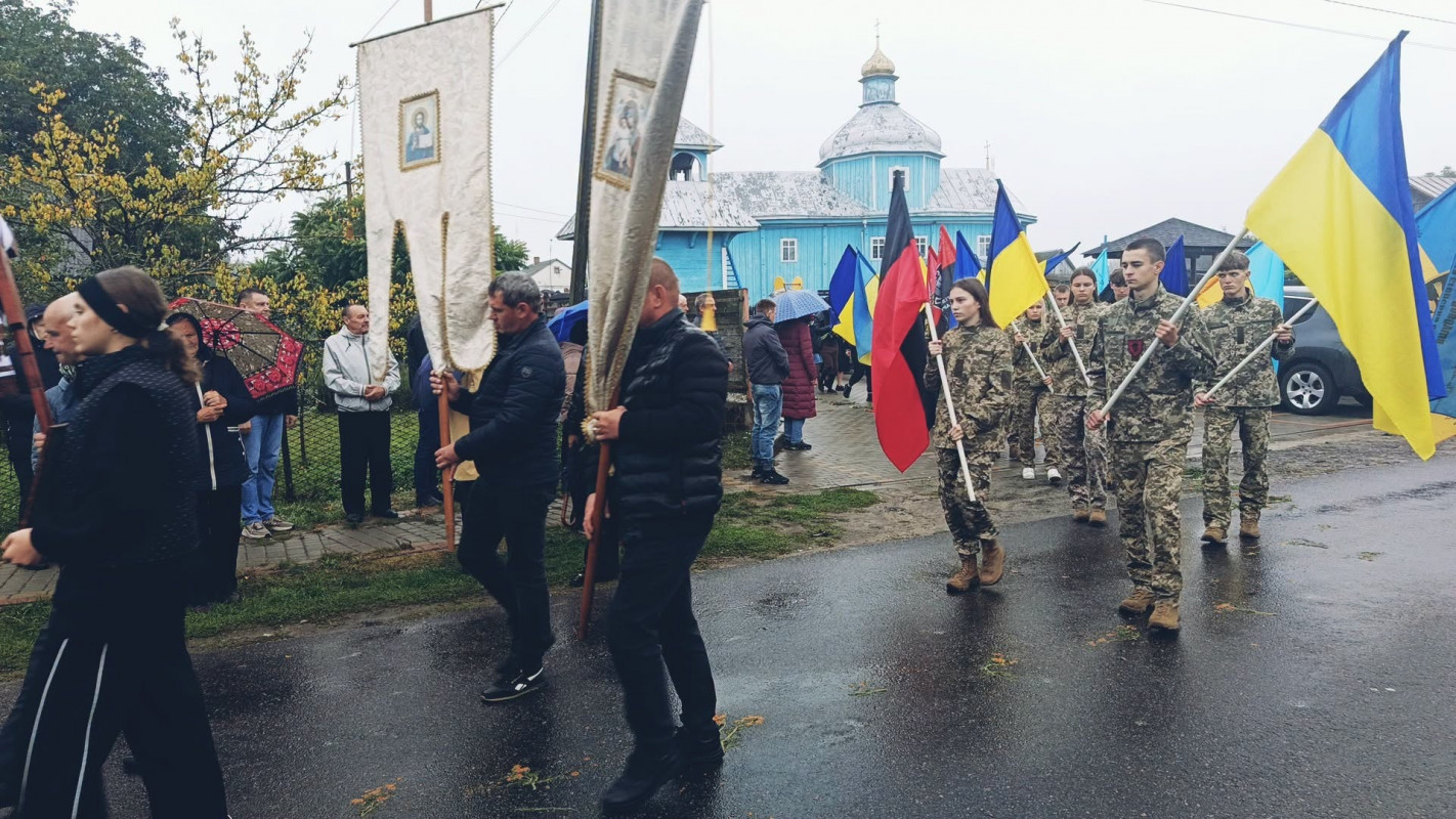 На Волині в останню путь провели 35-річного захисника Володимира Медведюка