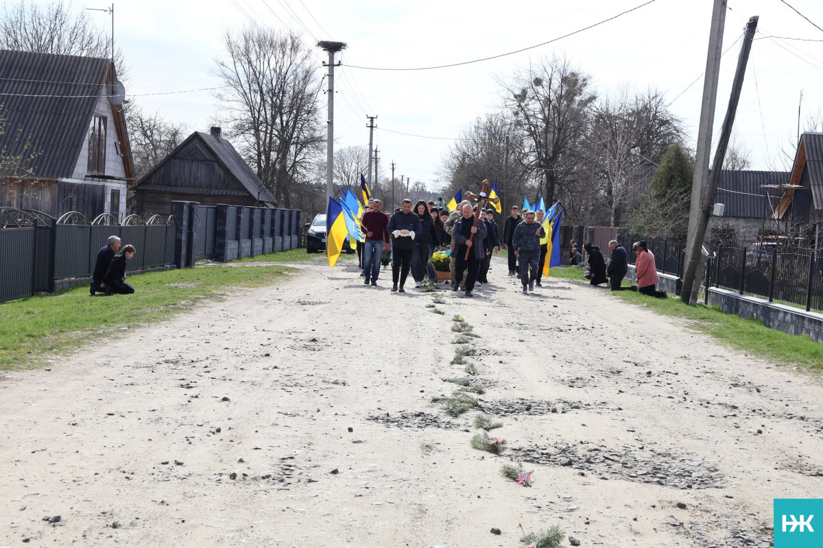 Пройшов АТО та пекло полону: на Волині попрощалися з Героєм Олександром Домальчуком