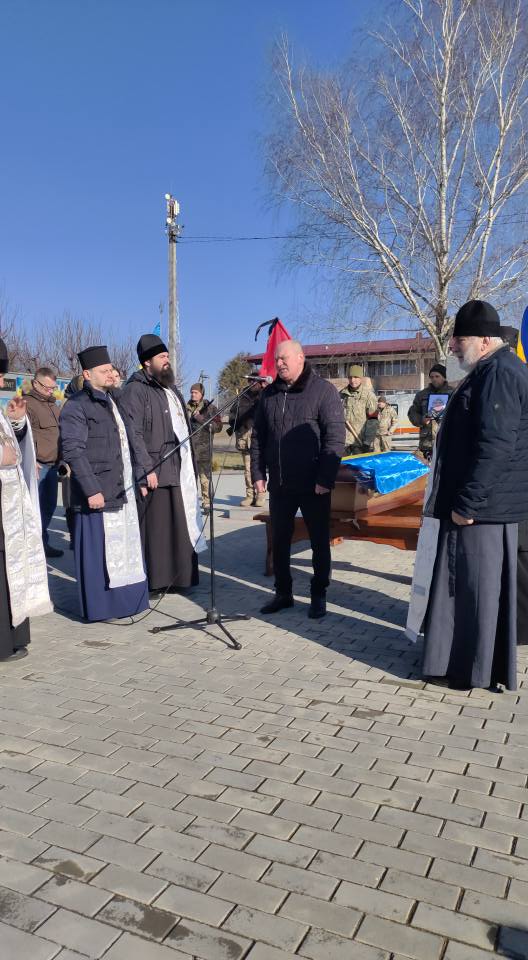 «Любив життя, але клята війна його забрала»: громада на Волині попрощалася з Героєм Аркадієм Луцюком