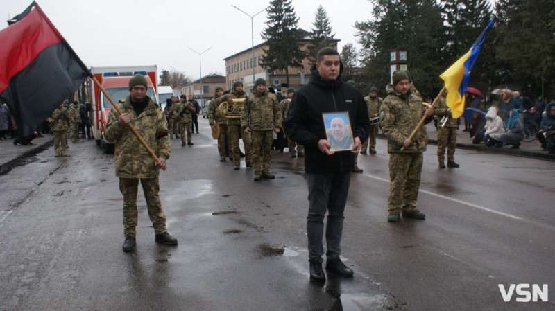 Віддав своє життя за наше завтра: волиняни провели в останню путь Героя Миколу Дудка