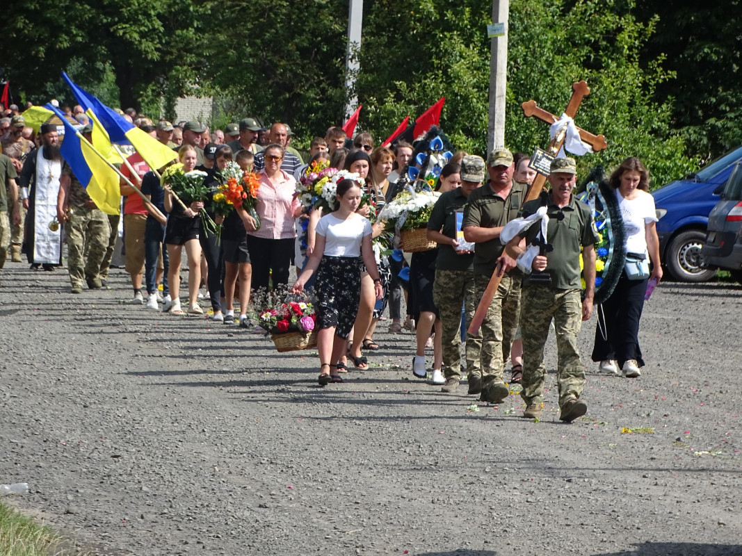 Надію на диво обірвала жахлива звістка: на Волині поховали Героя Володимира Мороза, який рік вважався зниклим безвісти