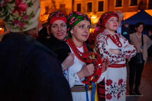 Фольклорний гурт з Волині виступив на підтримку України у Польщі