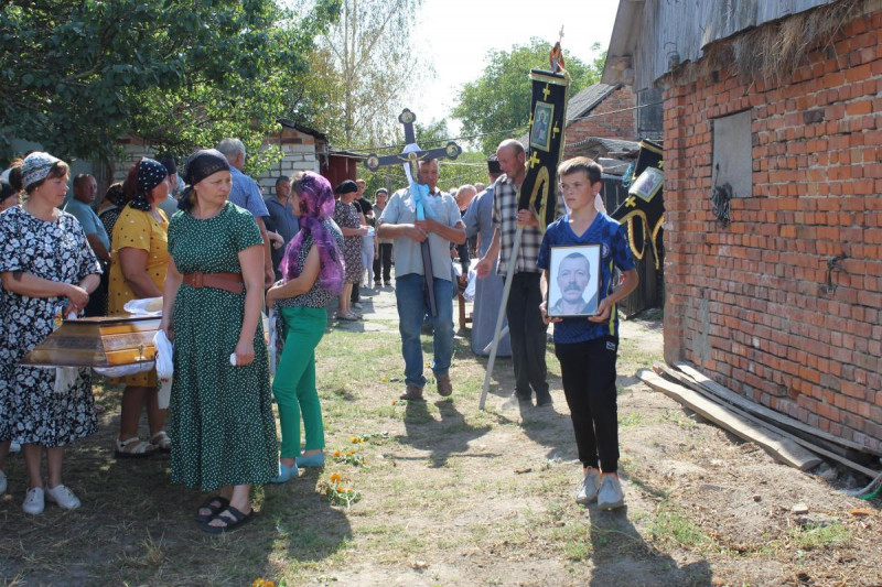Життя забрала не ворожа куля, а підступна хвороба: на Волині провели в останню путь Віктора Ковальчука