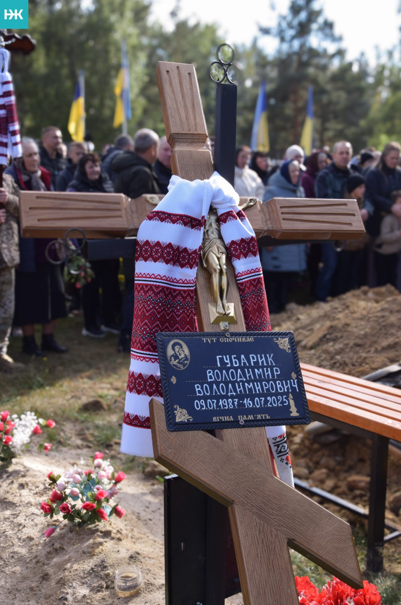 Повернувся «на щиті» після довгих місяців очікування: на Волині в останню дорогу провели Героя Володимира Губарика