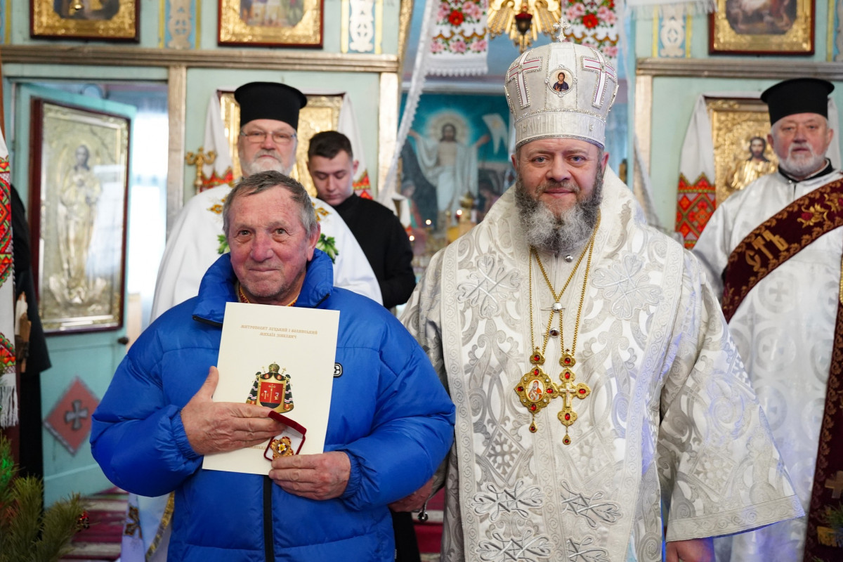 Владика Михаїл очолив празник Михайлівської парафії у Луцьку і нагородив духовенство та парафіян