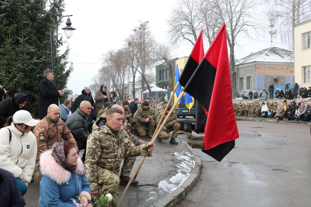 Чотири дні медики боролися за його життя: на Волині в останню земну дорогу провели Героя Ігоря Доманського