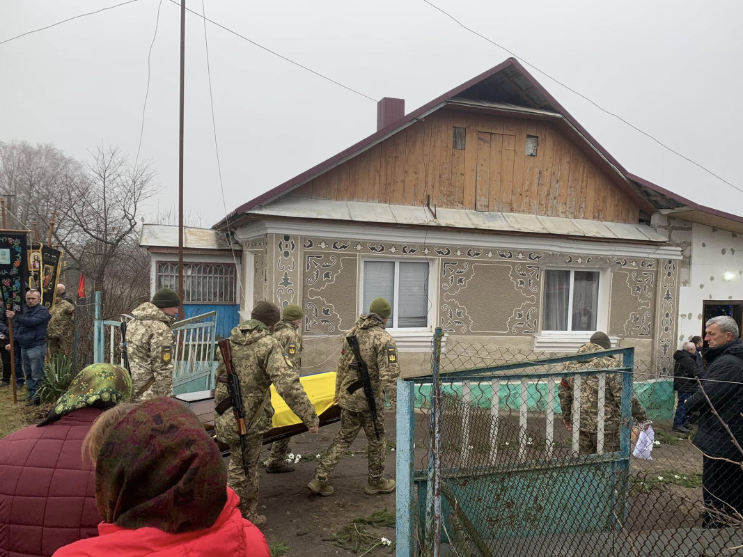 Життя обірвалося від численних травм: на Волині попрощалися із захисником Юрієм Сапіжуком