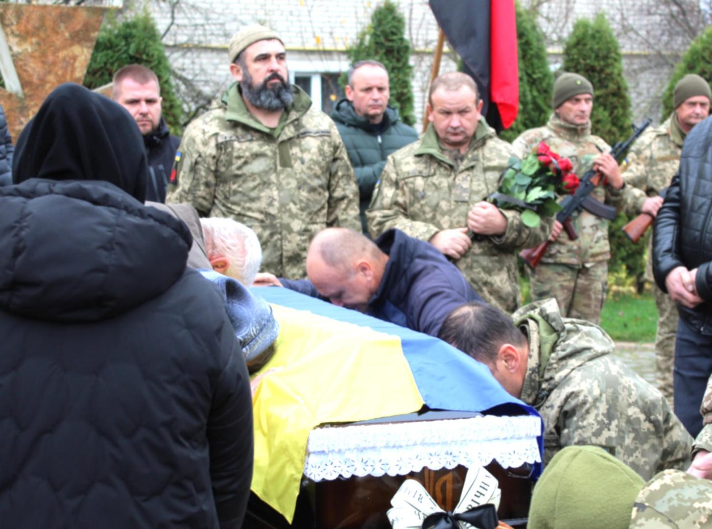 Завтра йому мало виповнитися 55 років: на Волині попрощалися із захисником Василем Савичем