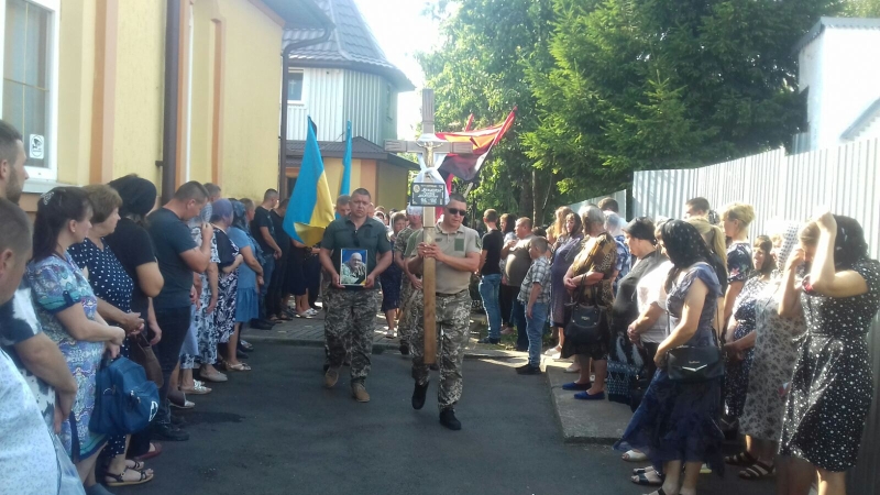 Люблячий чоловік, тато і вірний товариш: на Волині попрощалися з Героєм Сергієм Мельничуком