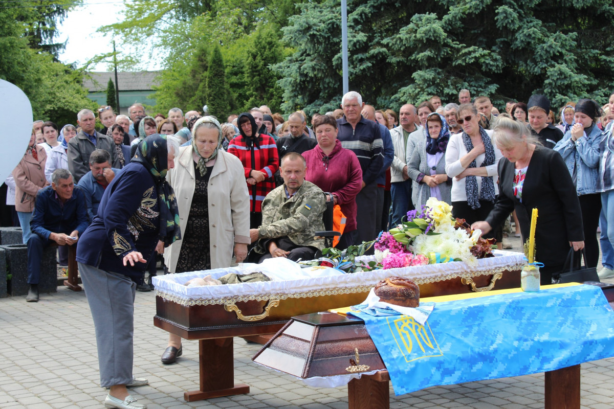 В бою отримав поранення, несумісні з життям: на Волині поховали Героя Сергія Дмитрука