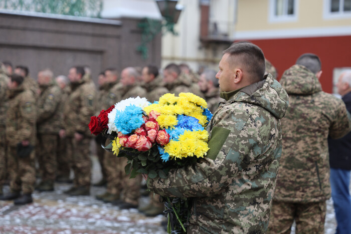 Чорний день: у Луцьку попрощалися одразу з двома Героями - Вадимом Радюком та Романом Сокольським