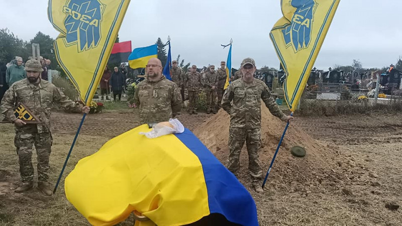 Майже тиждень у родини жевріла надія, та не судилося: на Волині останню земну шану віддали 30-річному Герою Леоніду Щебету