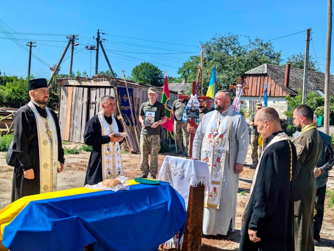 Півторарічний син більше не обійме батька: на Волині попрощалися з 30-річним воїном Віталієм Ксьондзиком