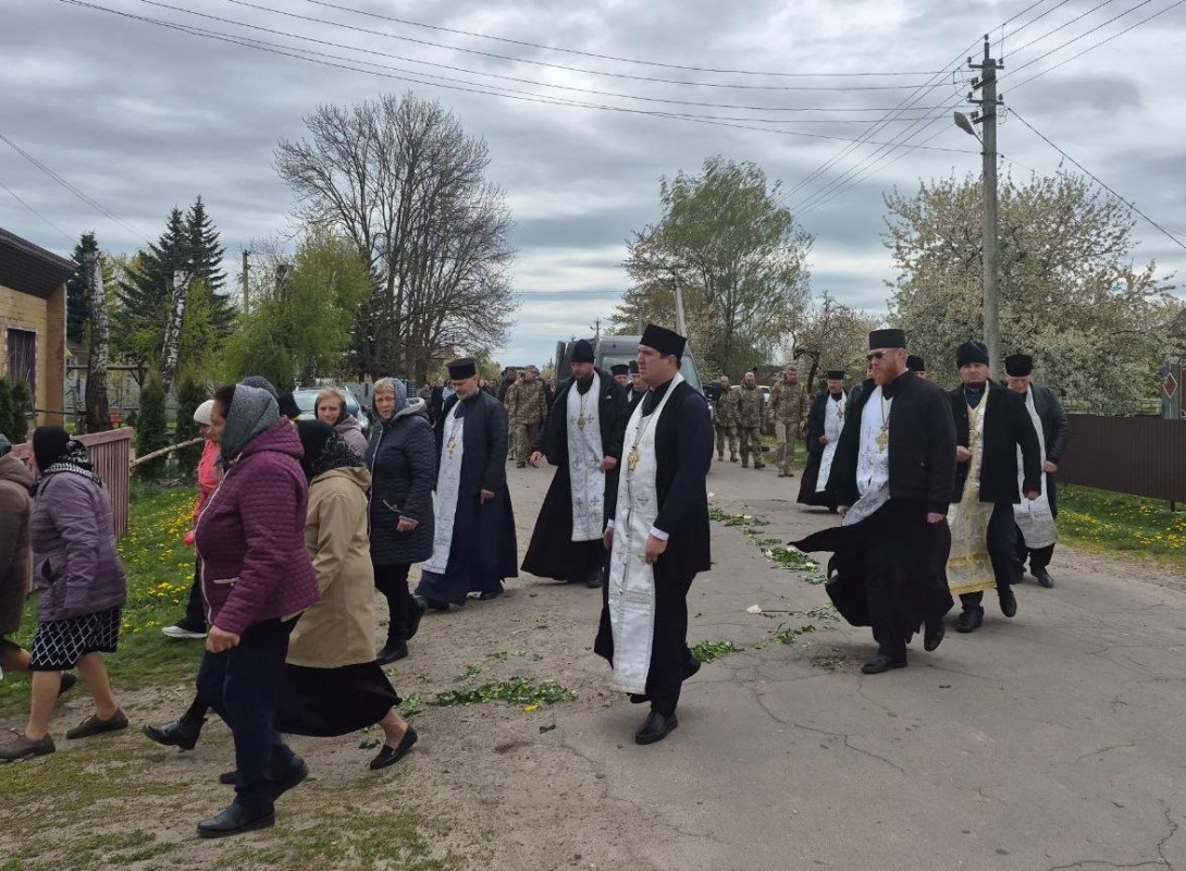 Громада на Волині віддала останню шану загиблому Герою Віктору Гошку