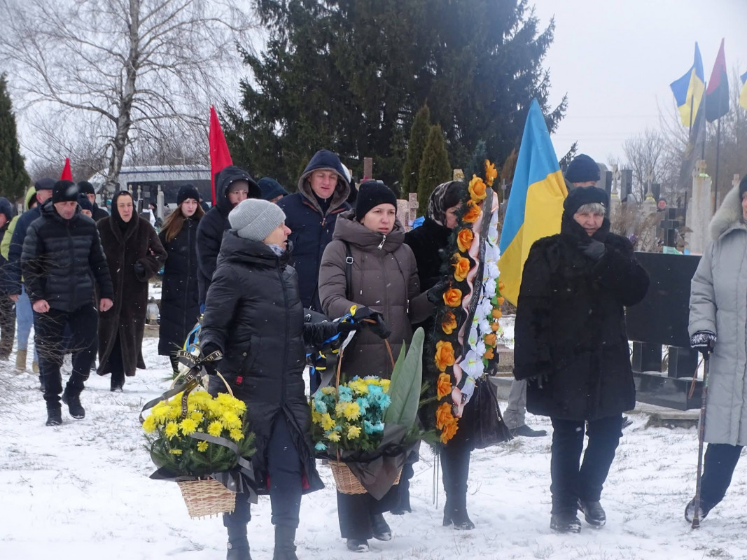 Повернувся додому «на щиті»: волиняни провели на вічний спочинок полеглого капітана Олександра Євтушка