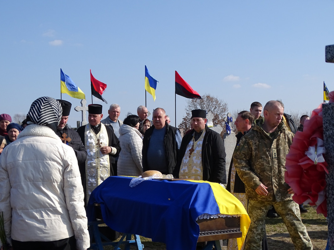 На Волині провели в останню путь Героя Василя Кравчука, який загинув два роки тому